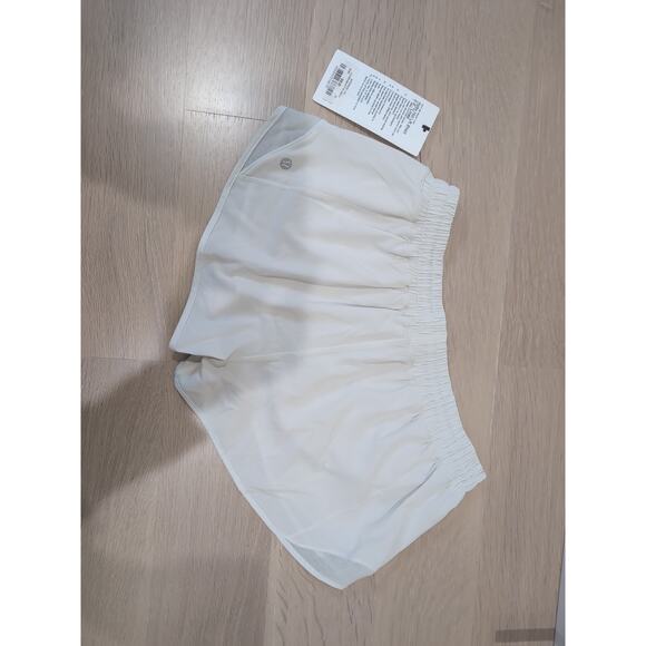 New Lululemon Size 10 Hotty Hot High Rise HR Lined Short 2.5" Bone White - Picture 5 of 8